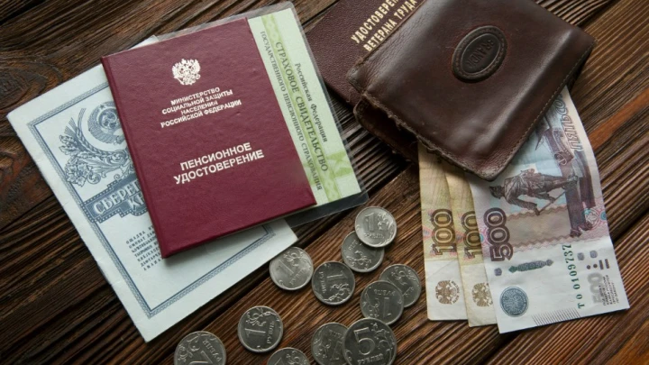 Жителям России могут приостановить выплату пенсий. Эксперт Балынин перечислил причины