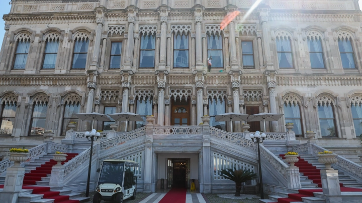 Делегация России покинула гостиницу и отправилась на переговоры