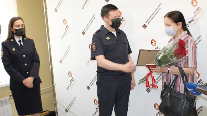 В Самаре выдали первый загранпаспорт, оформленный по новой технологии
