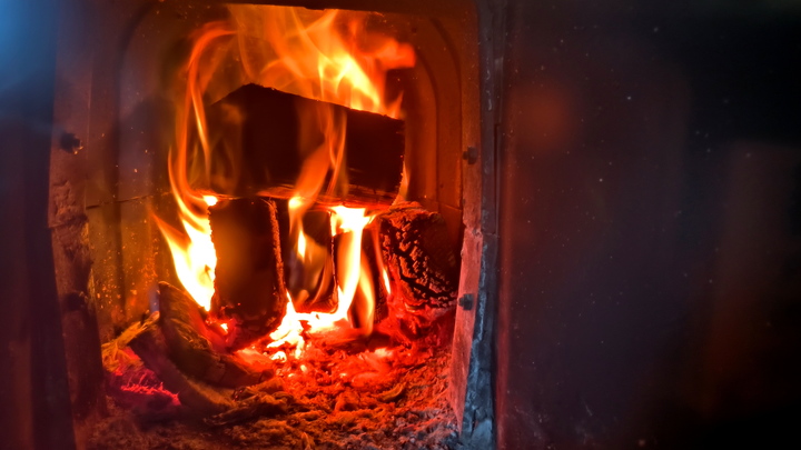 В посёлке под Екатеринбургом пожилая женщина погибла во время пожара