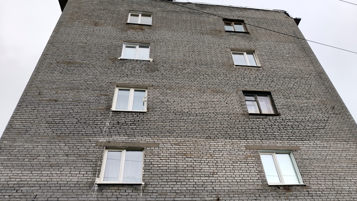 В Екатеринбурге погибла выброшенная из окна годовалая девочка