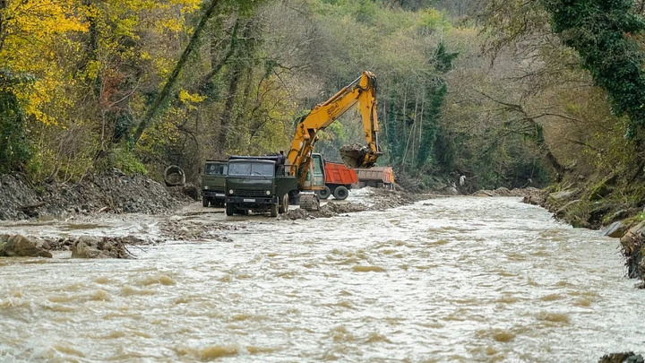 В Сочи до 20 декабря расчистят более километра русла реки Кудепсты