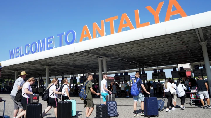 В турецкой Анталье закрыли 50 отелей после трагедии на курорте в Болу