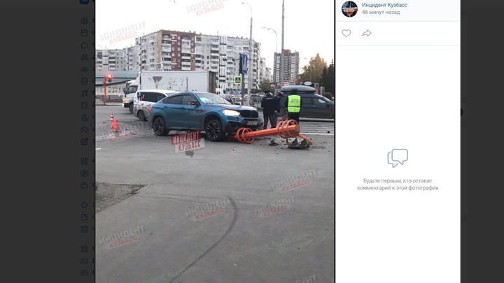 На кемеровском перекрёстке иномарка снесла светофор
