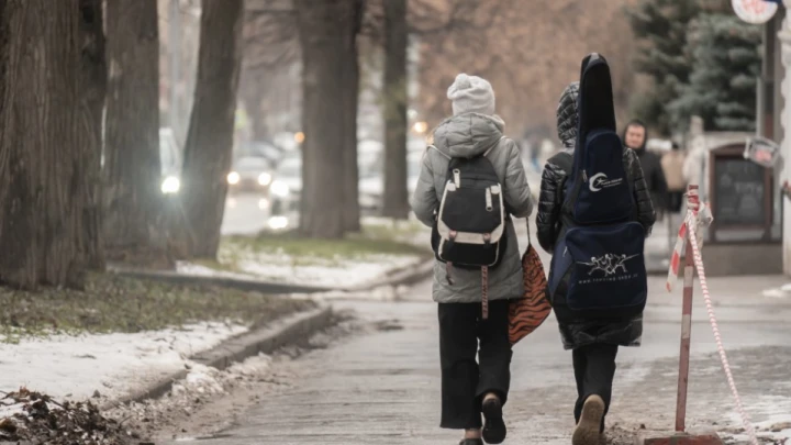 Гибнут дети: В России хотят полностью запретить вейпы