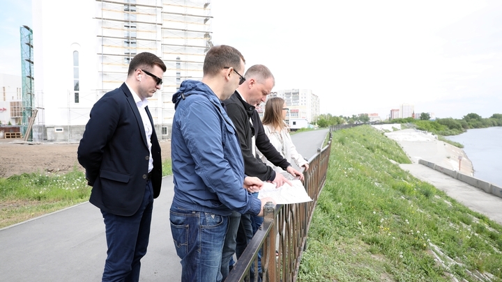 На новой набережной Тобола в Кургане разваливается гранитный парапет