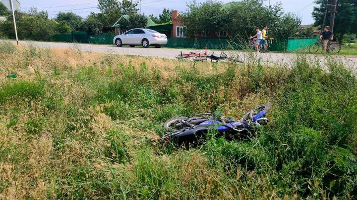 Подросток на мопеде попал в аварию в Ростовской области