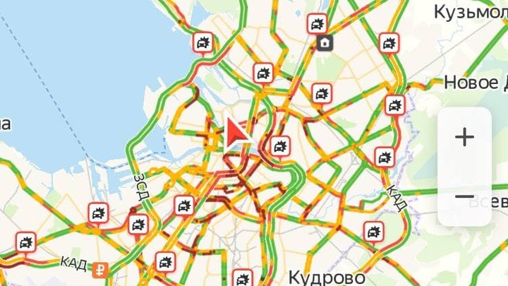 Из-за ливня Петербург встал в 9 балльных пробках