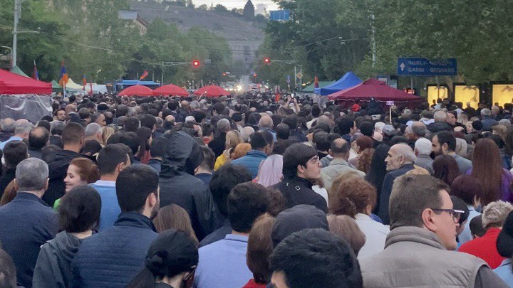 В России раскрыли, из-за чего в Армении на самом деле идёт протестное движение