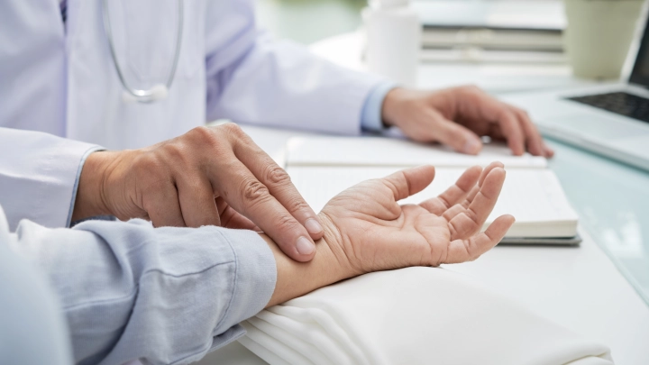 Мурашко: Люди меньше умирают после введения ограничений на продажу спиртного