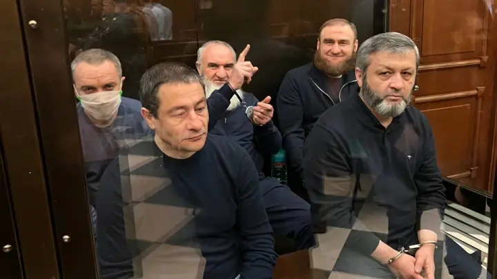 Пожизненно осужденный экс-сенатор Арашуков объявил голодовку в Чёрном дельфине