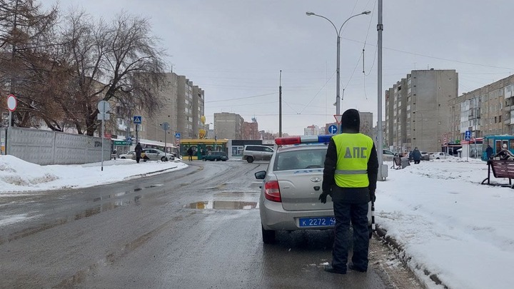 Водитель из Кемерова устроил погоню с инспекторами ГИБДД и спровоцировал три ДТП