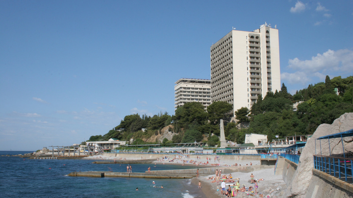 Политолог заявил о настоящей оккупации Крыма: Под дулами автоматов меняли конституцию