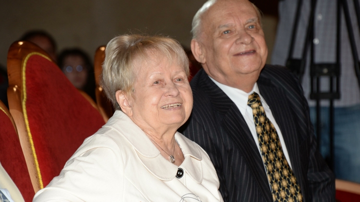 Преодолеть вдвоём: Пандемия не смогла разлучить Пахмутову и Добронравова на 65-м году брака