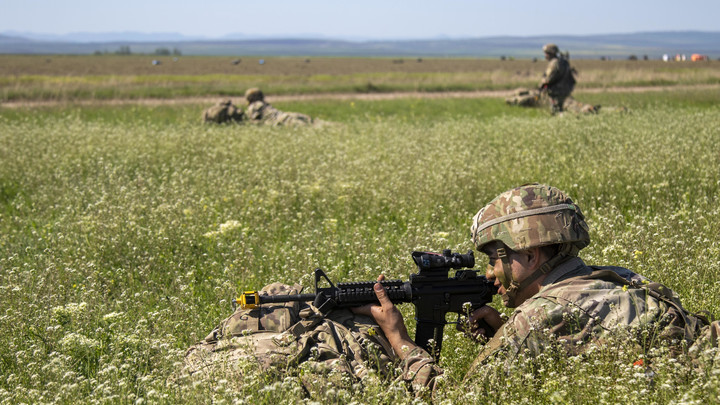 Украинцев подставят под пули, чтобы спасти рядового натовца. И вопросы будут не к России - эксперт