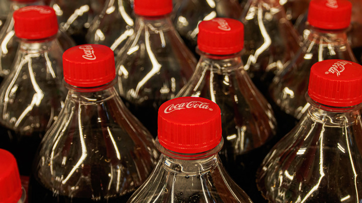 Праздник к нам приходит. Coca-Cola официально ушла из России