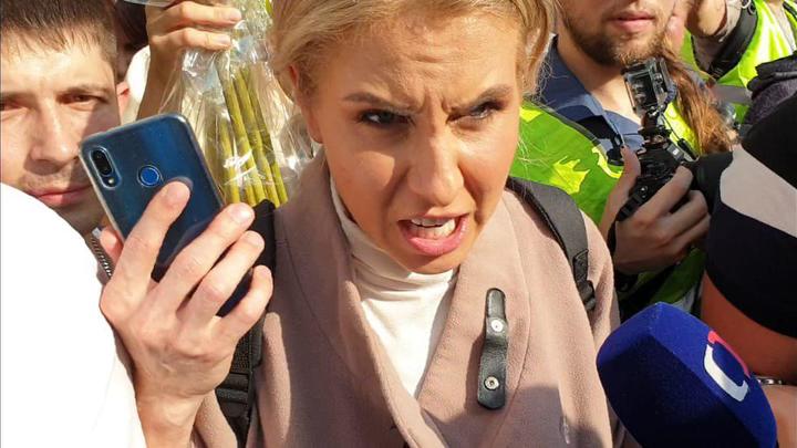 "Хуже только у окрошки": Соболь одним твитом оплевала главное блюдо новогоднего стола "Хуже только у окрошки": Соболь одним твитом оплевала главное блюдо новогоднего стола
