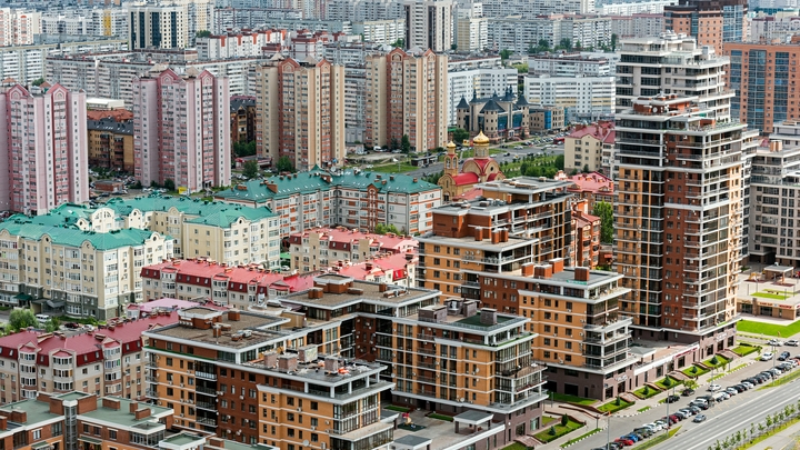 В Екатеринбурге за 39 миллионов продают пентхаус с панорамными окнами и дизайнерским ремонтом