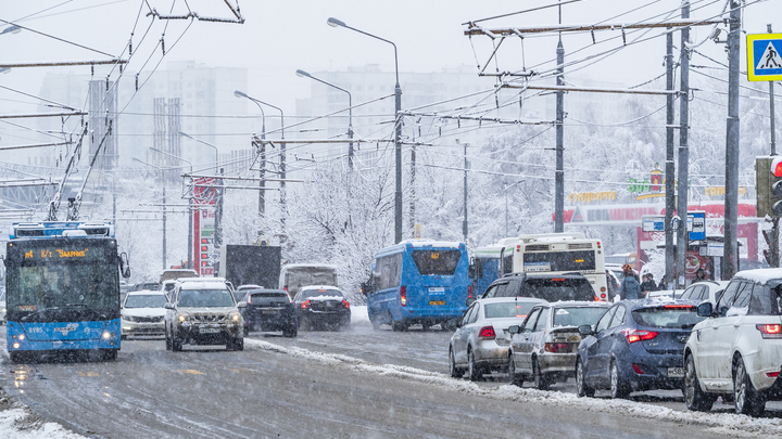 Днём в Новосибирске из-за метели образовались пробки в 8 баллов