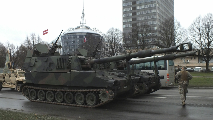 Жизнь молодых людей в Латвии может стать напряжённее: Минобороны выступило с предложением