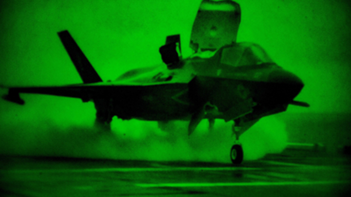 Манёвр не удался: Истребитель F-35B потерпел крушение в США