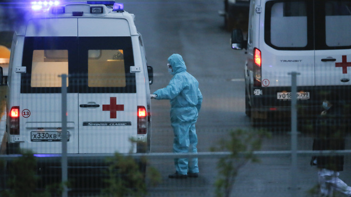 Вчера 4300, сегодня 6400: Скачки заболеваемости COVID-19 объяснили пилой