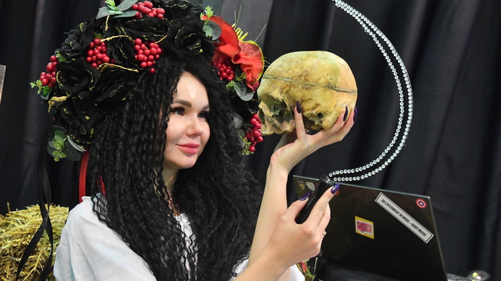 Кровая дивчина Курилец, с серпом призывавшая убивать русских, стала фигурантом уголовного дела