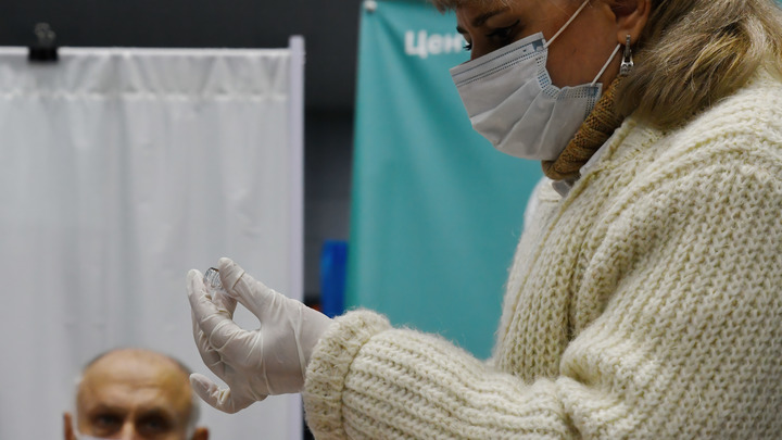 Почему привившиеся всё равно умирают от ковида. Феномен бустера