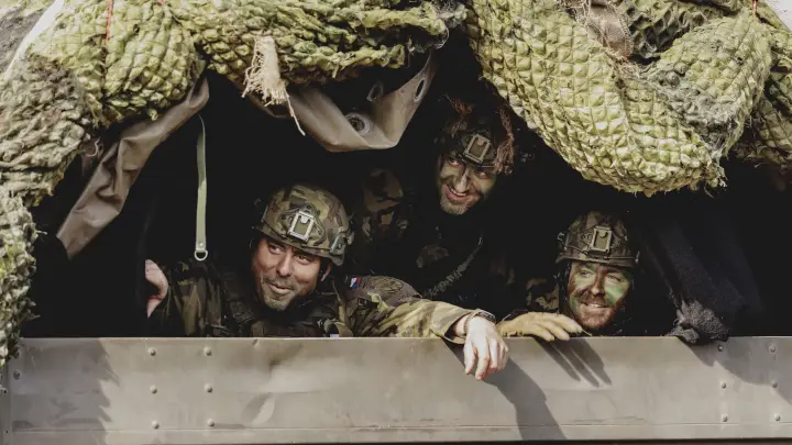 Зеленский хочет 200 тыс. солдат НАТО, но не получит и четверти: Эксперты объяснили почему контингент останется в ЕС