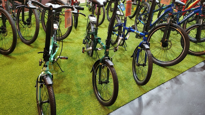 Мигрант, кричавший велосипедисткам в Челябинске у нас так не ходят, извинился