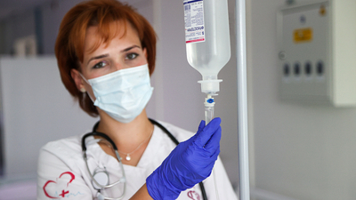 Создают искусственный дефицит: В Госдуме заинтересовались пропажей физраствора из аптек