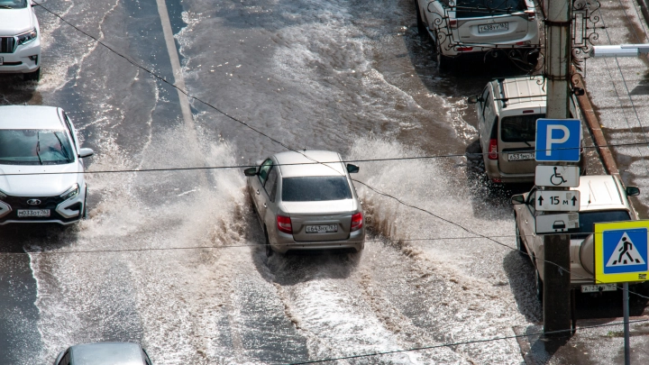 Краснодар уходит под воду: ливень превратил улицы в реки
