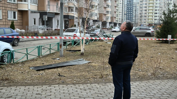 Baza: БпЛА запутался в проводах и упал на подмосковную дорогу