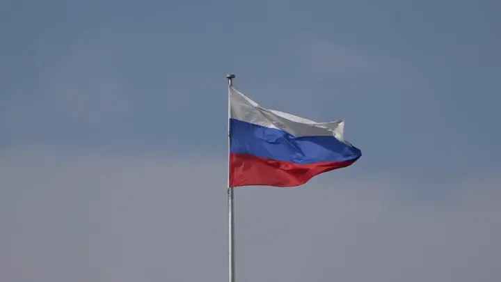 Триколор перепутали: в Сергиевом Посаде срочно сняли баннер ко Дню России