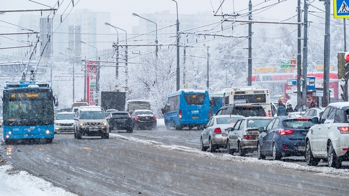 ГИБДД Кузбасса предупреждает об опасности на дорогах из-за похолодания до -35 градусов