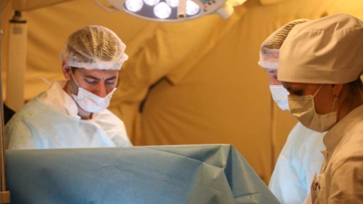 Подвиг хирургов: как русские врачи оперировали под обстрелом боевиков