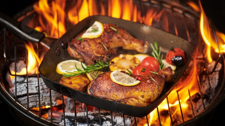 Жена вкуснее готовит? Гость из Вьетнама устроил погром в кафе в Москва-Сити