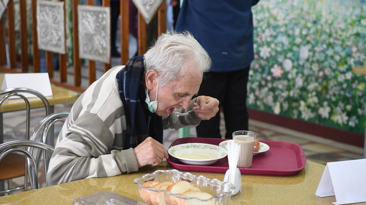 Накормленные помоями постояльцы пансионата в Парголово рисковали сгореть заживо