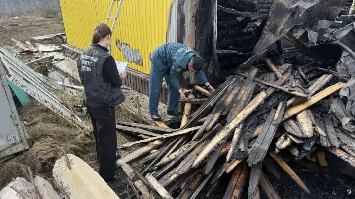 В Югре при пожаре погибла семья из семи человек, включая четырёх детей