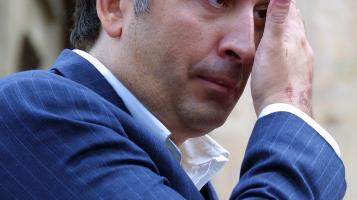 Напротив тюрьмы, где сидит Саакашвили, что-то намечается