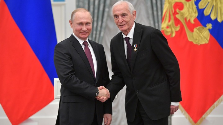 Прошло всего две недели: Путин только поздравил Ланового, теперь пришлось слать соболезнования