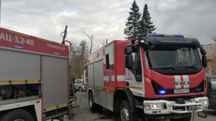В Снежинске загорелся торговый центр Универмаг