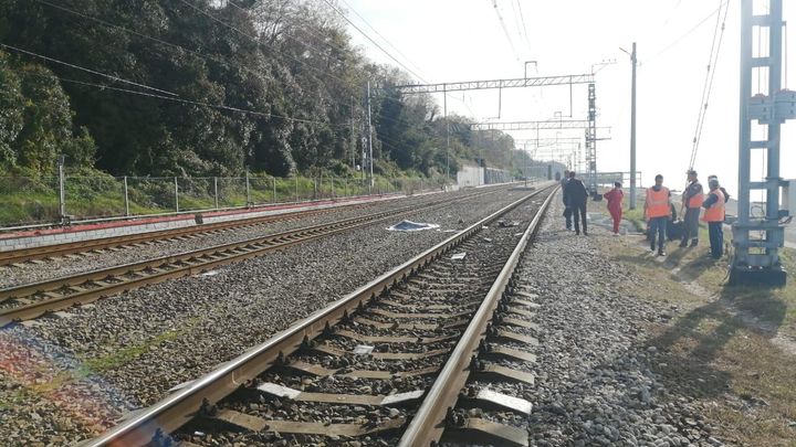 Поезд Воркута — Адлер насмерть сбил 14-летнюю девочку в наушниках