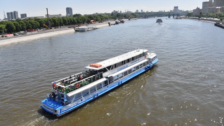 На пароме в Южной Корее заперты туристы из России. Посольство разбирается