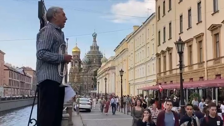 Буланова – наш кандидат: в центре Петербурга поддержали певицу, которую не допустили до выборов