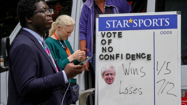 Британские консерваторы не выгнали Джонсона. Джонсон удовлетворён