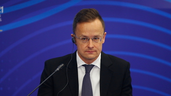 Сийярто заявил о нападках на Венгрию и Сербию из-за поддержки мира на Украине