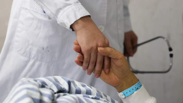 Человек был здоров, а потом сразу рак: Врач назвала опасное изменение во внешности, которое многие не замечают