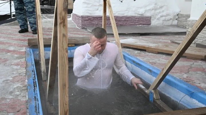 Осужденные в Новосибирской области отметили Крещение окунанием в купели