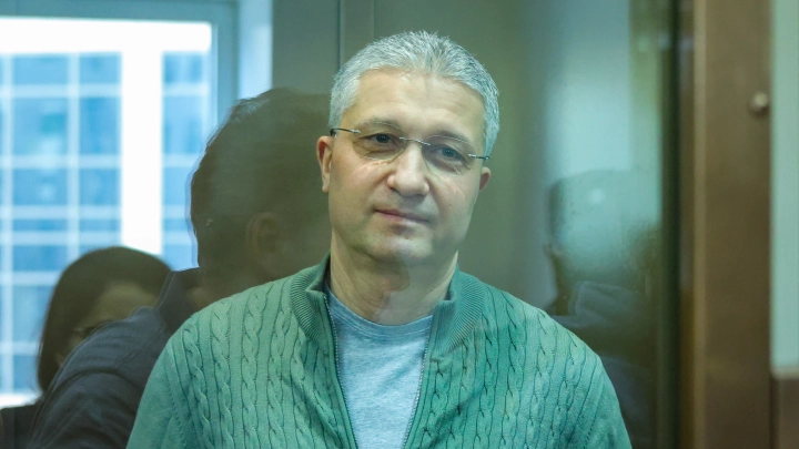 Экс-замминистра обороны Иванова приговорили к 13 годам колонии и штрафу в 100 млн рублей: подробности дела